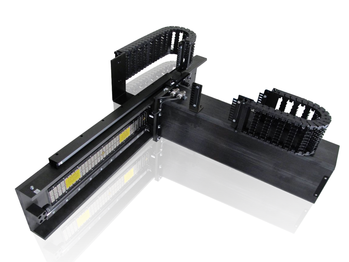 Hochleistungs-Linearmotorachse mit Doppel­führungs­system und Energiekette